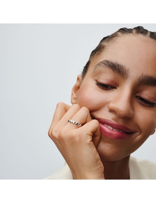 Anillo Fila de Corazones