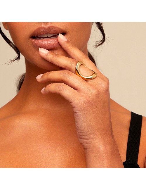 Anillo de Aleación de Metales Bañados En Oro 18K con Óvalo Central Grande